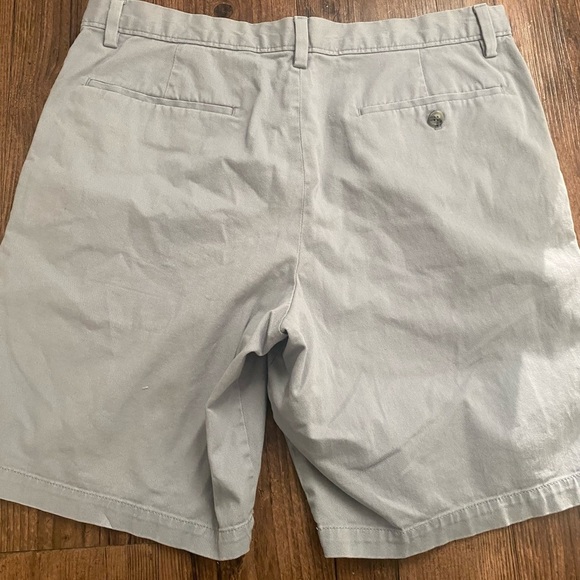 Banana Republic Light Gray Men's Shorts - Picture 2 of 5